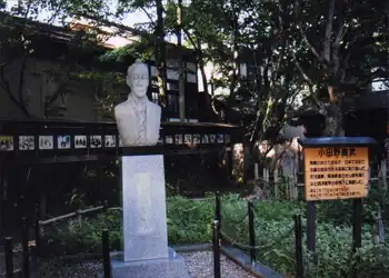 小田野直武の像