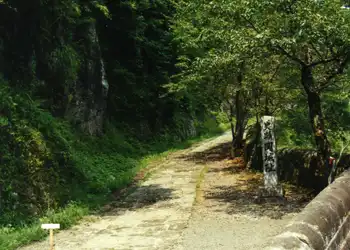 豊後街道　岡城址碑