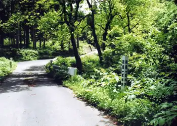 二ツ屋一里塚跡碑