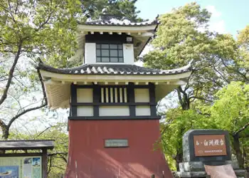 白洲灯台記念塔