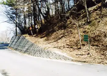 笹子峠に向かう道