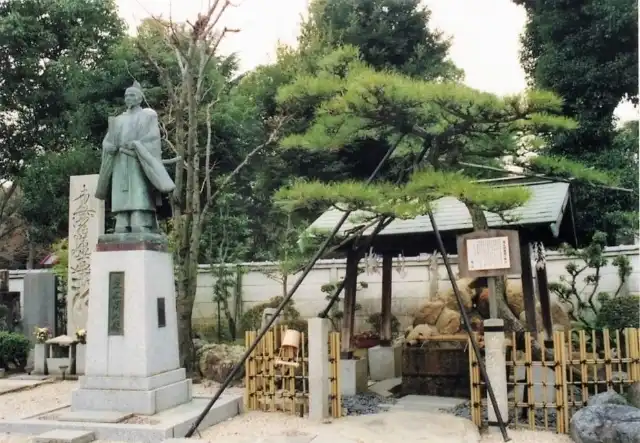 豊臣秀吉像（左）