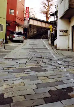 長崎街道　丸山の入口