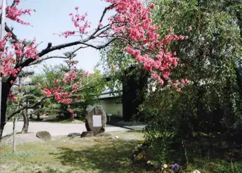 山部赤人の歌碑