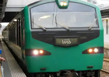 しらかみブナ号