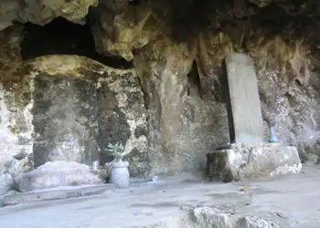 護佐丸父祖の墓