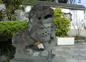 入口のシーサー