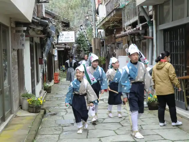 祭の参加者たち