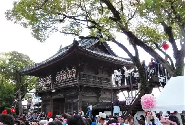 楼門近くの見物人