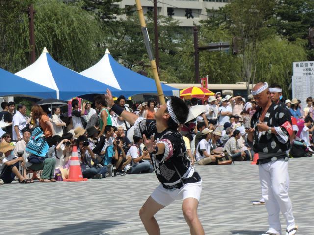 猛暑の中で見物