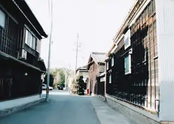 道標付近の町並み