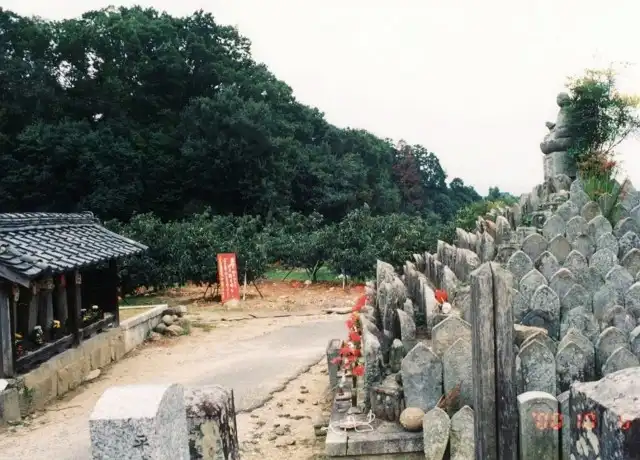 念仏寺の無縁仏