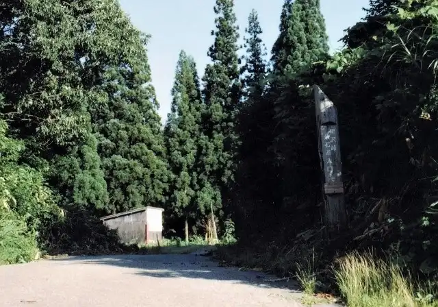 黒沢峠への案内（中央やや右）