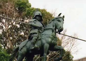 梼原街道　山内一豊像