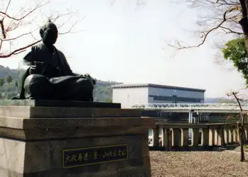 梼原街道　山内容堂公の像